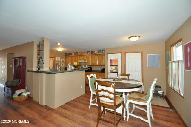 336 Arlington Avenue N, Bayville, NJ 08721