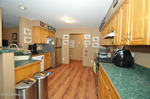 336 Arlington Avenue N, Bayville, NJ 08721