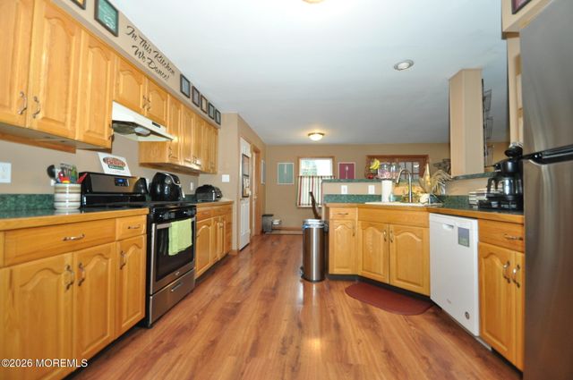 336 Arlington Avenue N, Bayville, NJ 08721