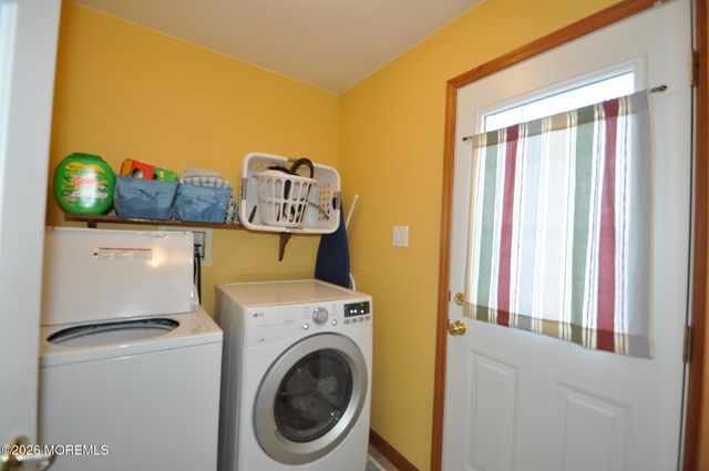 336 Arlington Avenue N, Bayville, NJ 08721