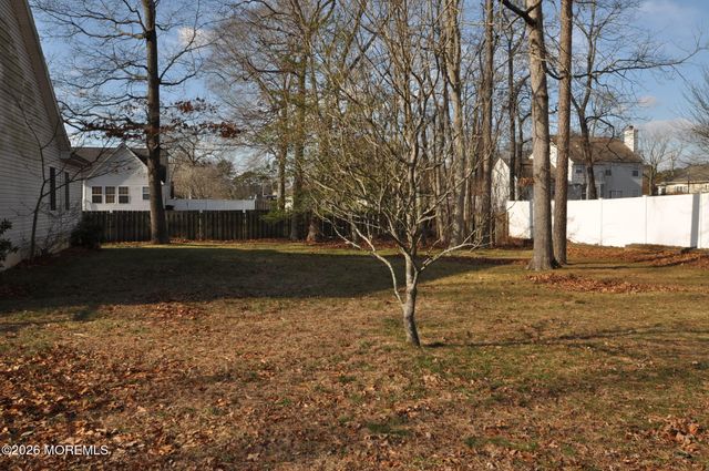 336 Arlington Avenue N, Bayville, NJ 08721