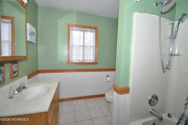 336 Arlington Avenue N, Bayville, NJ 08721