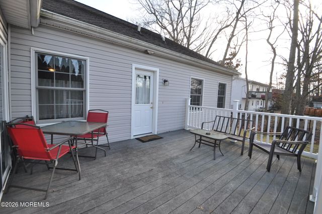 336 Arlington Avenue N, Bayville, NJ 08721