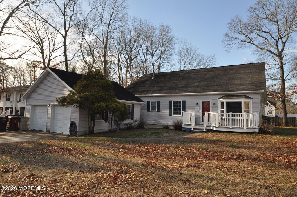 336 Arlington Avenue N, Bayville, NJ 08721