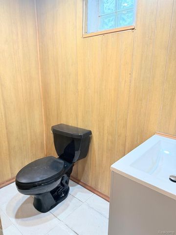 20870 Curie Avenue, Warren, MI 48091