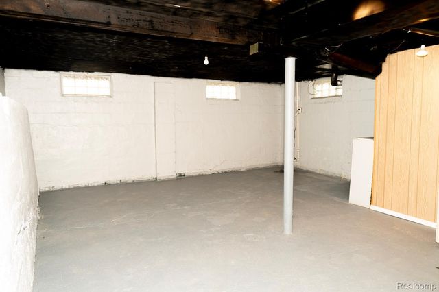 20870 Curie Avenue, Warren, MI 48091