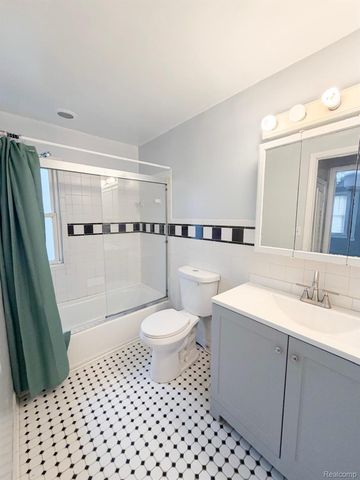 20870 Curie Avenue, Warren, MI 48091