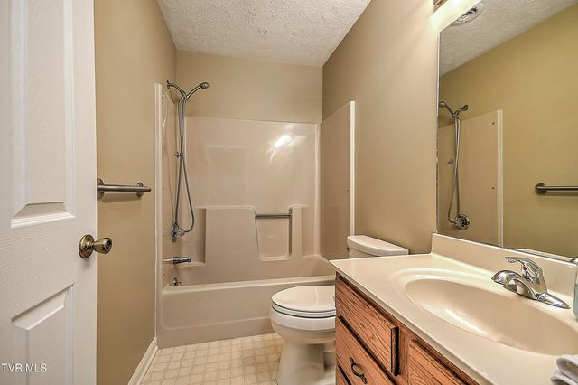 1544 Jessee Street R, Kingsport, TN 37664