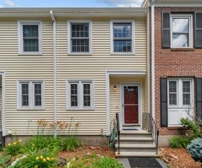 923 Fox Hollow Way # 923, Manchester, NH 03104