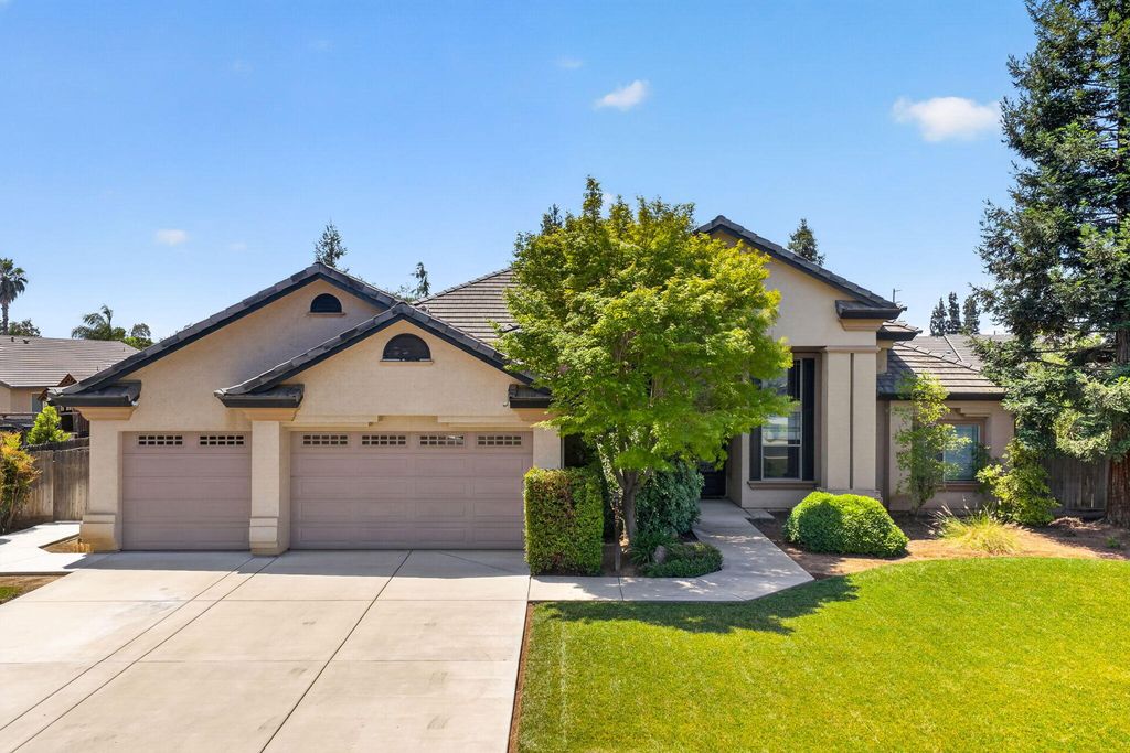 Image 2 of property listing at 1567 Shelly Lane, Porterville, CA 93257