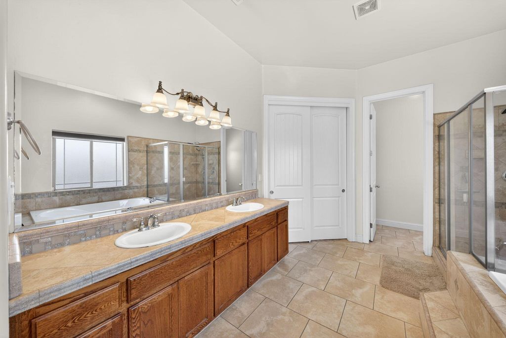 Image 24 of property listing at 1567 Shelly Lane, Porterville, CA 93257