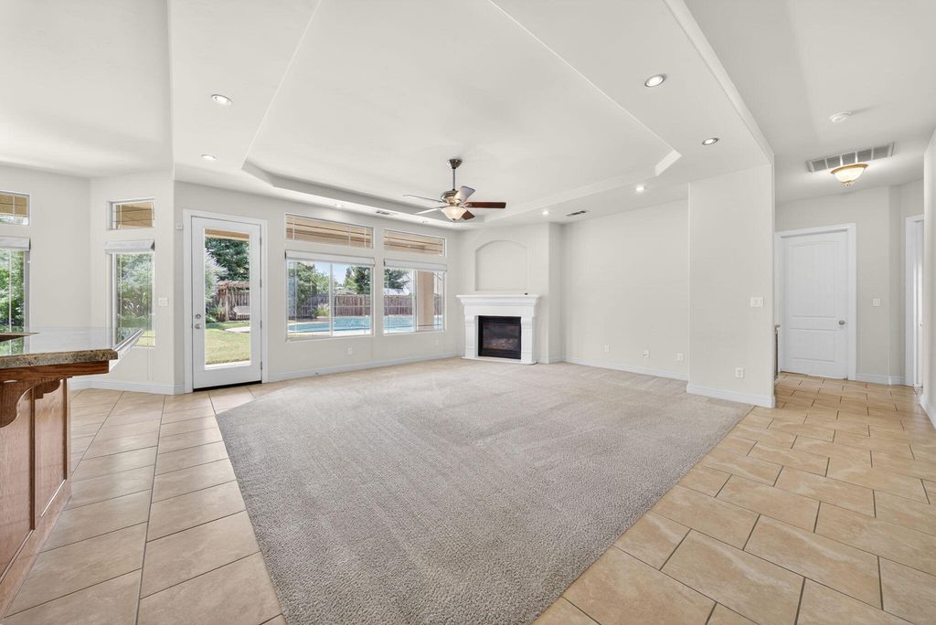 Image 28 of property listing at 1567 Shelly Lane, Porterville, CA 93257