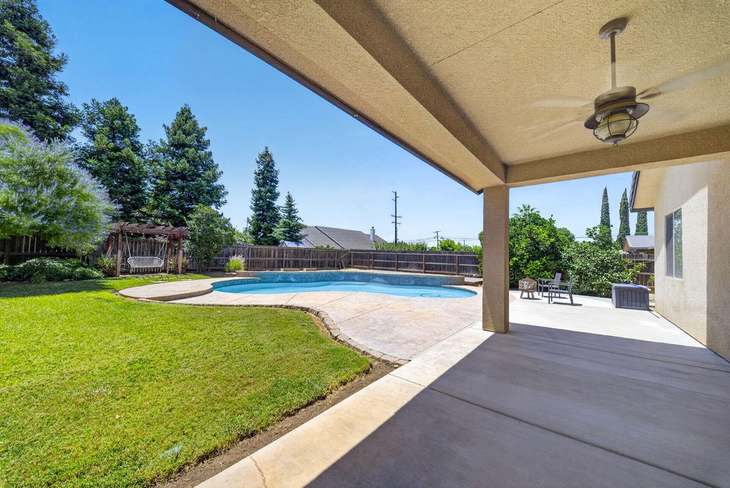 Image 32 of property listing at 1567 Shelly Lane, Porterville, CA 93257