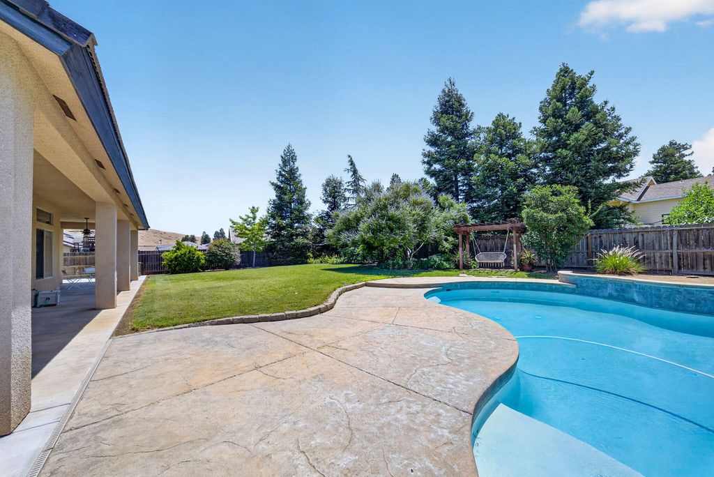 Image 35 of property listing at 1567 Shelly Lane, Porterville, CA 93257