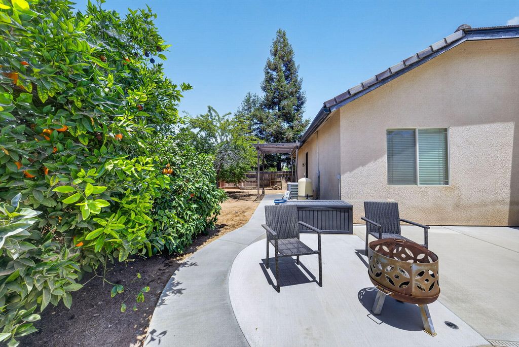 Image 36 of property listing at 1567 Shelly Lane, Porterville, CA 93257