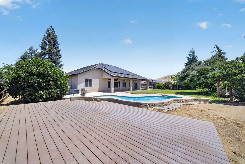 Image 37 of property listing at 1567 Shelly Lane, Porterville, CA 93257