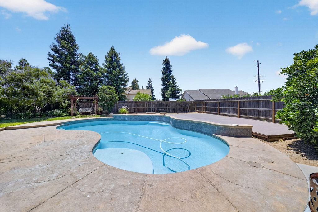 Image 38 of property listing at 1567 Shelly Lane, Porterville, CA 93257