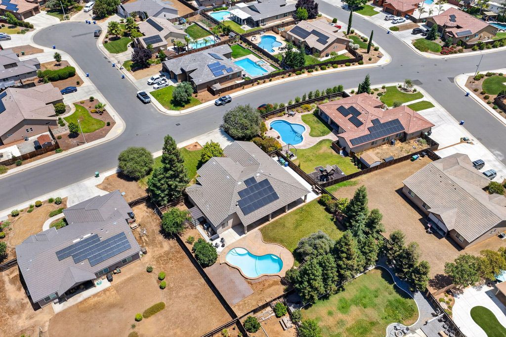 Image 39 of property listing at 1567 Shelly Lane, Porterville, CA 93257