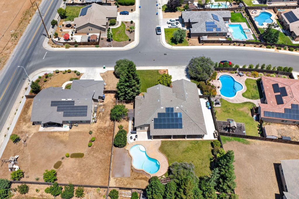 Image 40 of property listing at 1567 Shelly Lane, Porterville, CA 93257