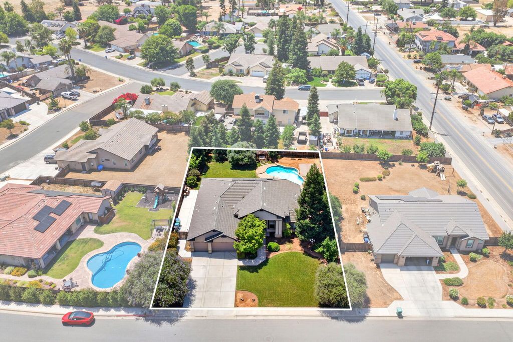 Image 42 of property listing at 1567 Shelly Lane, Porterville, CA 93257