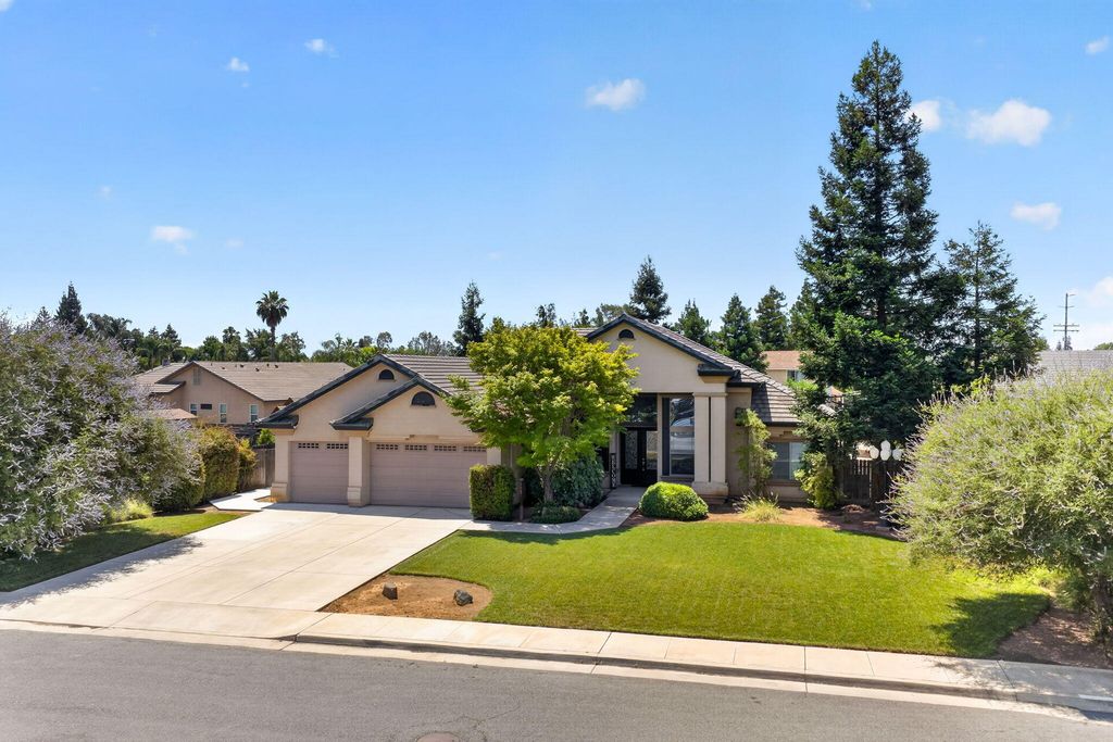 Image 43 of property listing at 1567 Shelly Lane, Porterville, CA 93257