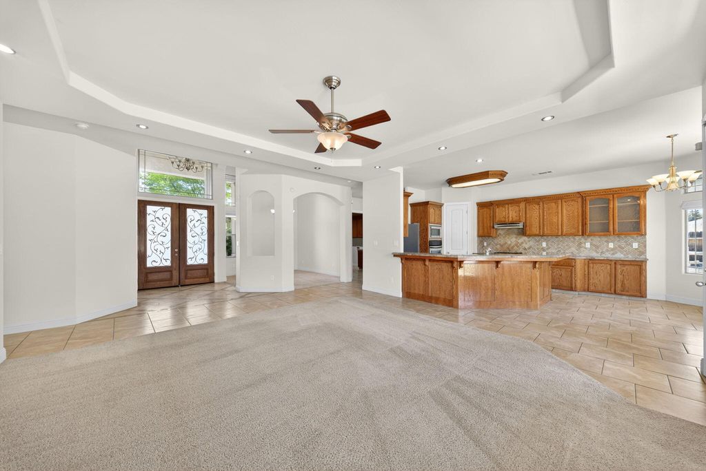 Image 5 of property listing at 1567 Shelly Lane, Porterville, CA 93257