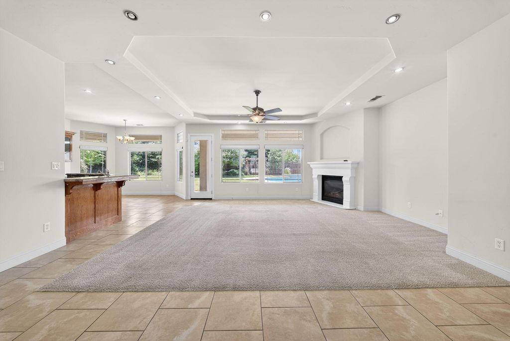 Image 6 of property listing at 1567 Shelly Lane, Porterville, CA 93257