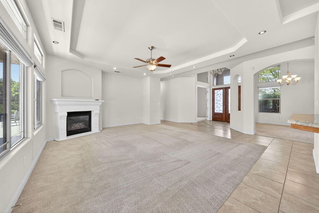 Image 7 of property listing at 1567 Shelly Lane, Porterville, CA 93257