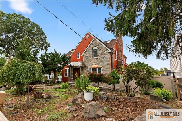 65 Livingston Avenue, Kearny, NJ 07032