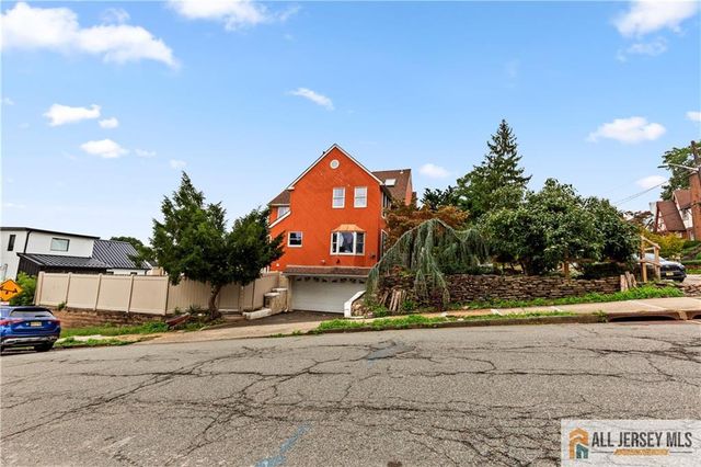 65 Livingston Avenue, Kearny, NJ 07032