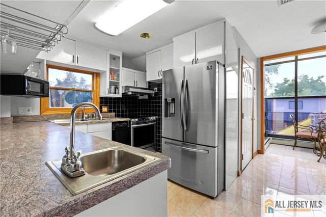65 Livingston Avenue, Kearny, NJ 07032