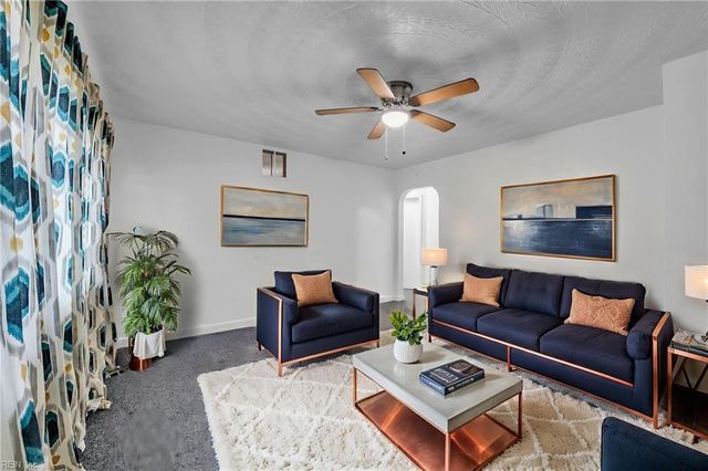 2001 Chesapeake DR A, Chesapeake, VA 23324