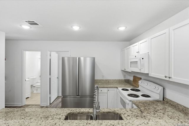 1522 S Elmendorf, San Antonio, TX 78207