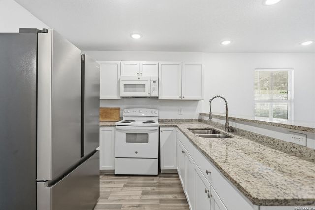 1522 S Elmendorf, San Antonio, TX 78207