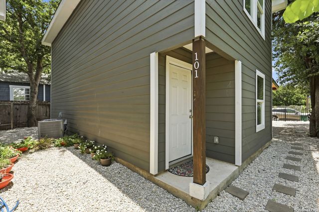 1522 S Elmendorf, San Antonio, TX 78207