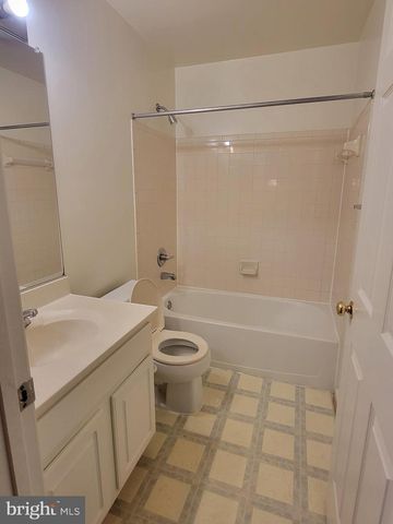 43052 CANDLEWICK SQ, Leesburg, VA 20176