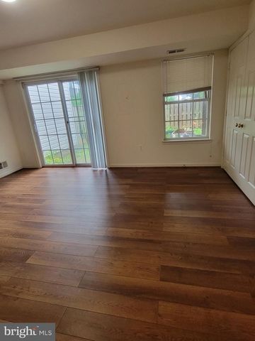43052 CANDLEWICK SQ, Leesburg, VA 20176
