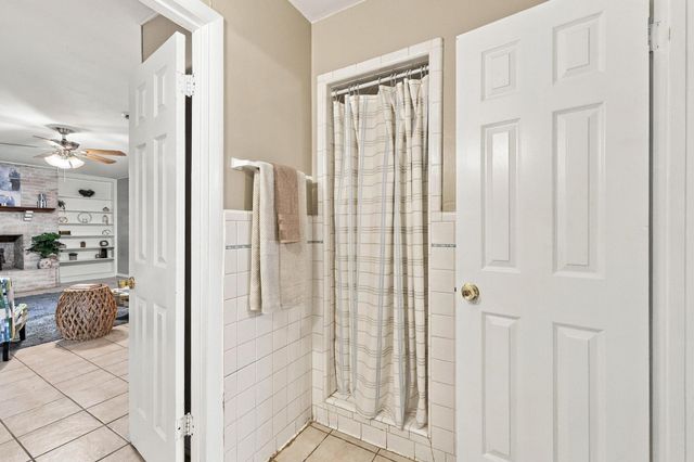 1111 Elmwood Street, Gainesville, TX 76240