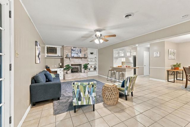 1111 Elmwood Street, Gainesville, TX 76240