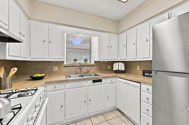 1111 Elmwood Street, Gainesville, TX 76240