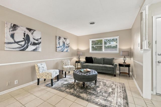 1111 Elmwood Street, Gainesville, TX 76240