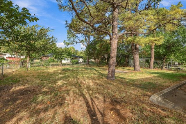 1111 Elmwood Street, Gainesville, TX 76240