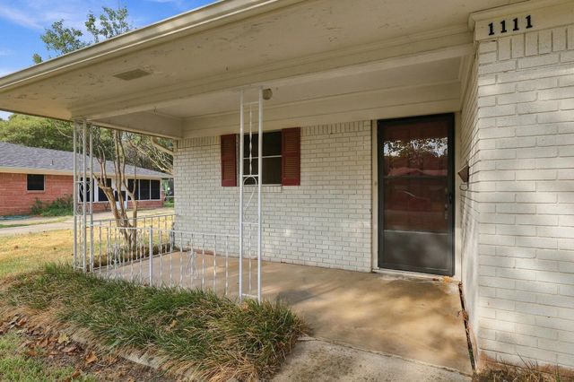 1111 Elmwood Street, Gainesville, TX 76240