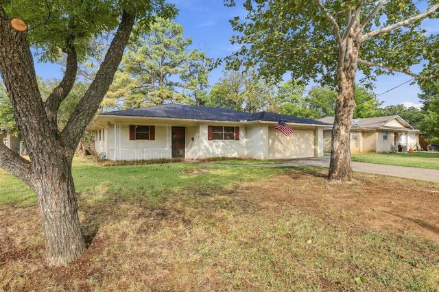 1111 Elmwood Street, Gainesville, TX 76240