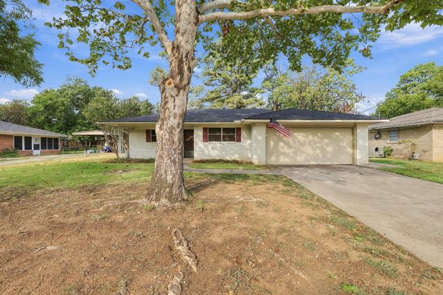 1111 Elmwood Street, Gainesville, TX 76240