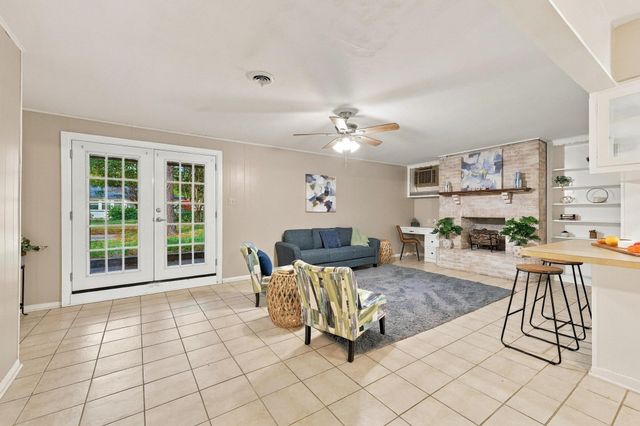 1111 Elmwood Street, Gainesville, TX 76240