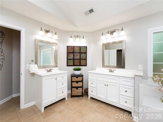 11005 Stonepath Lane, Charlotte, NC 28277
