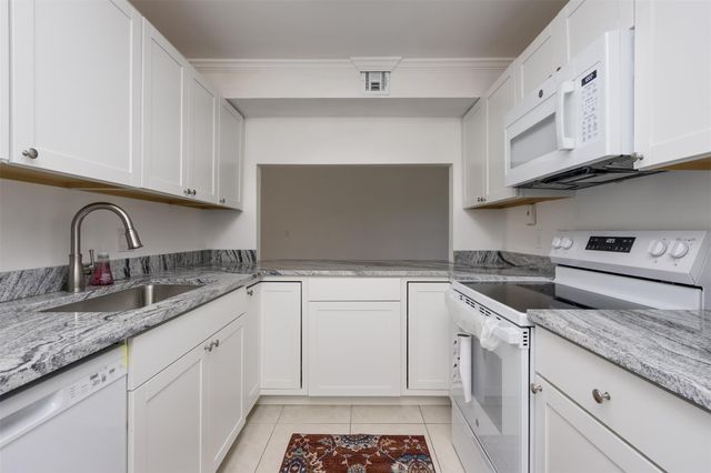 9410 Live Oak Pl 203, Davie, FL 33324