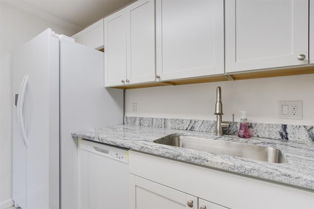 9410 Live Oak Pl 203, Davie, FL 33324