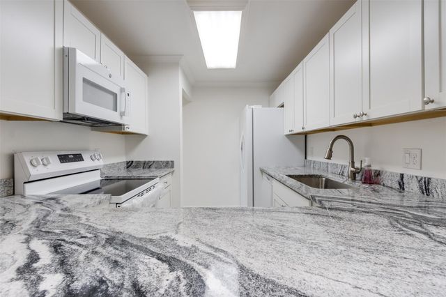 9410 Live Oak Pl 203, Davie, FL 33324